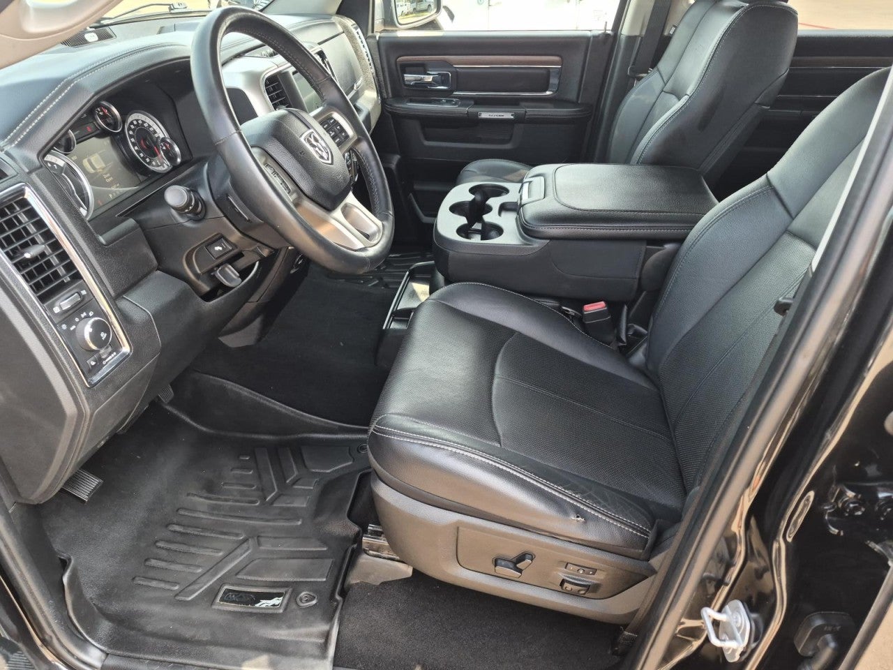 2018 RAM 1500 Laramie Crew Cab 4x4 5'7" Box