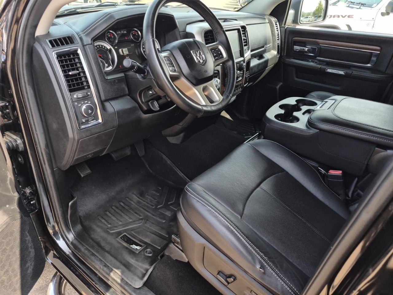 2018 RAM 1500 Laramie Crew Cab 4x4 5'7" Box