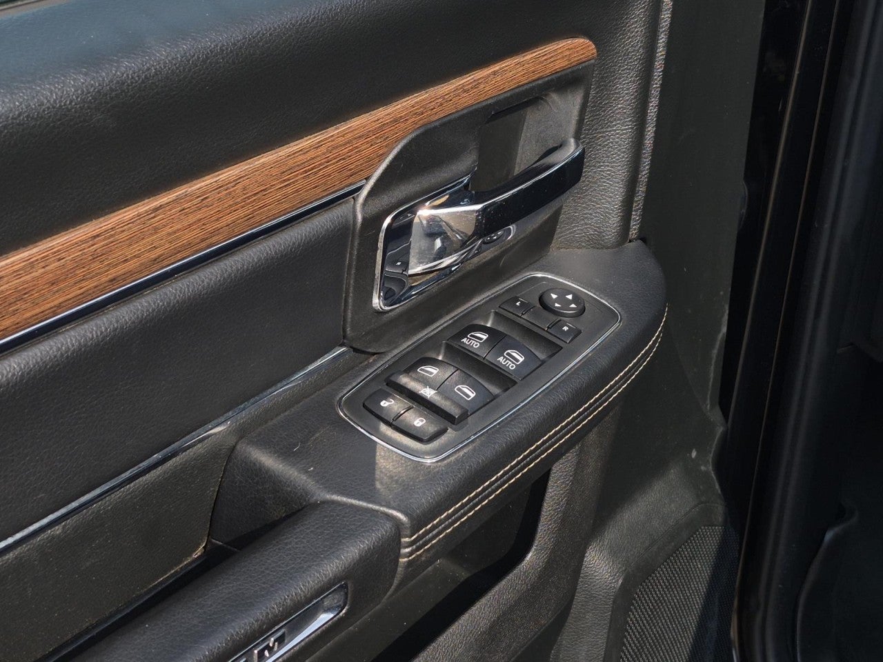 2018 RAM 1500 Laramie Crew Cab 4x4 5'7" Box