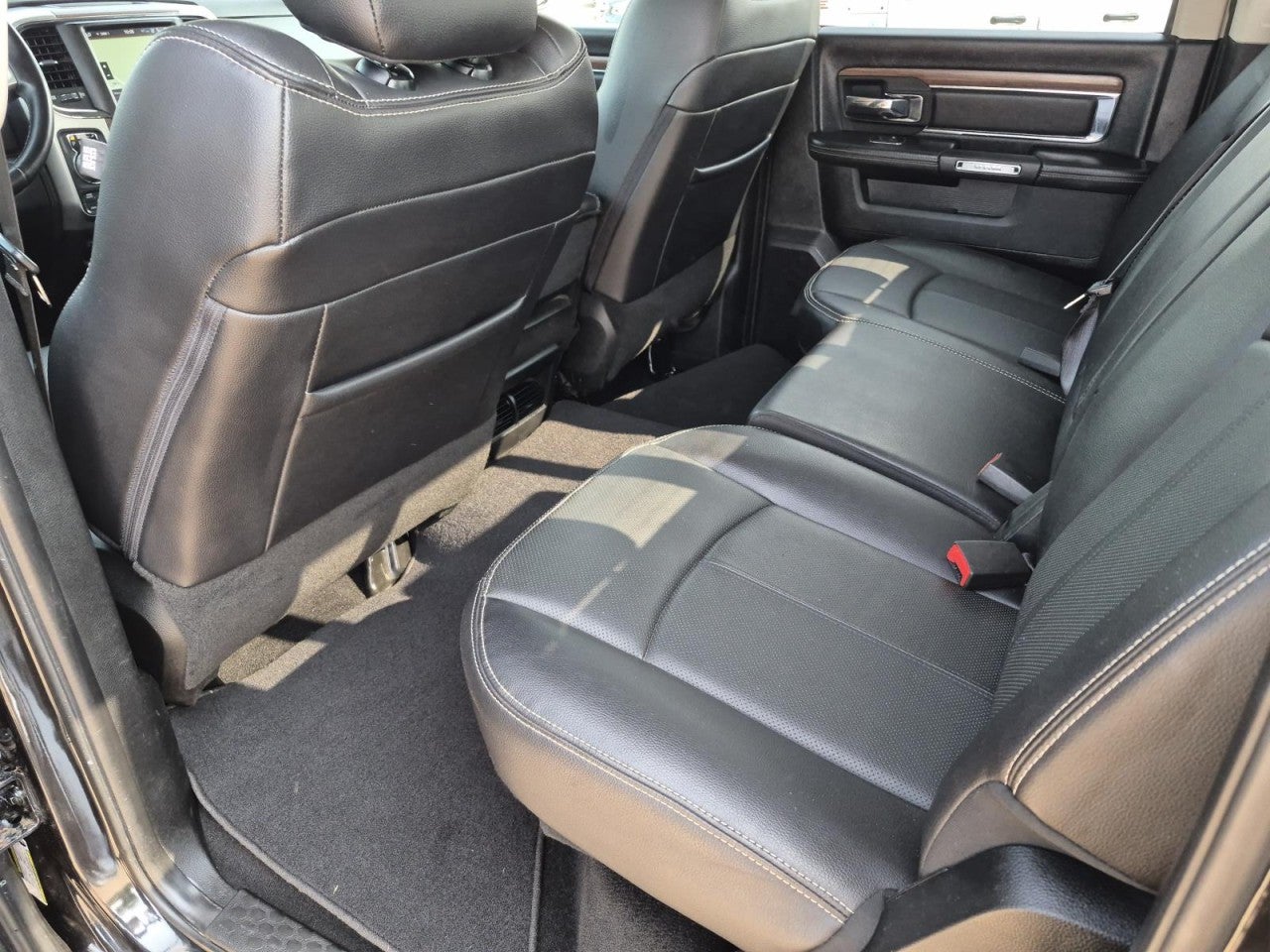 2018 RAM 1500 Laramie Crew Cab 4x4 5'7" Box