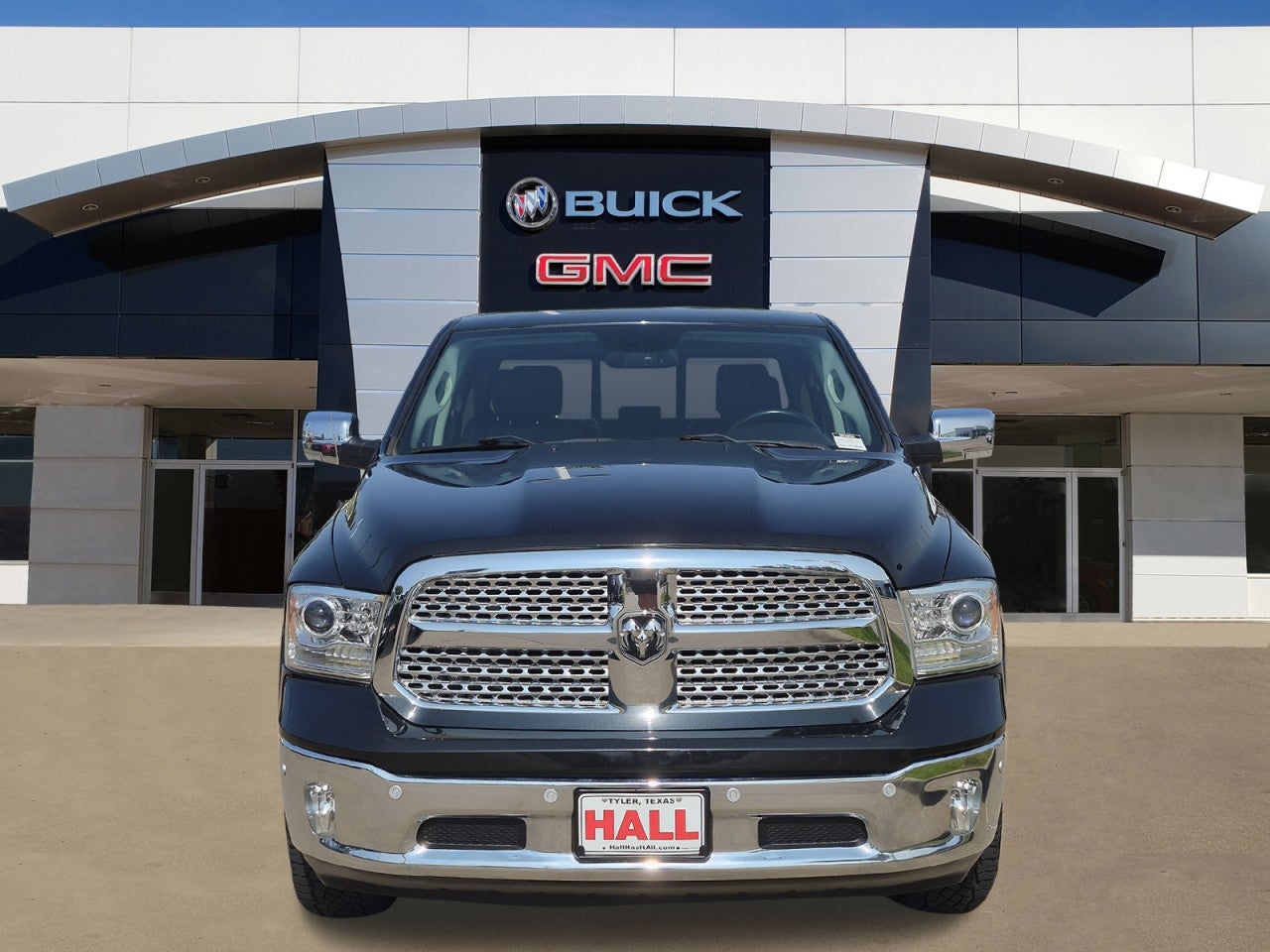 2018 RAM 1500 Laramie Crew Cab 4x4 5'7" Box