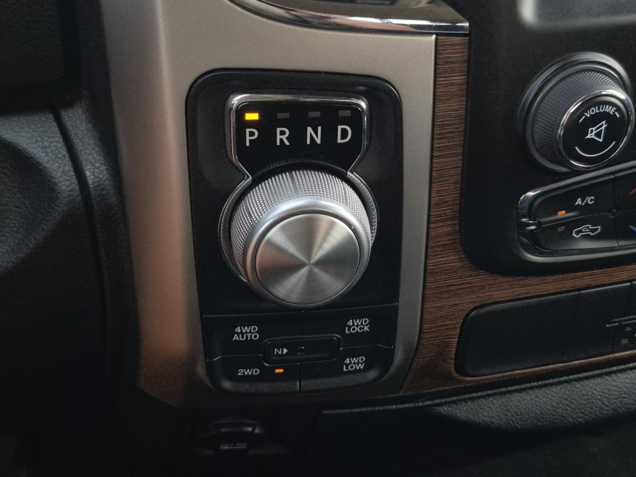 2018 RAM 1500 Laramie Crew Cab 4x4 5'7" Box
