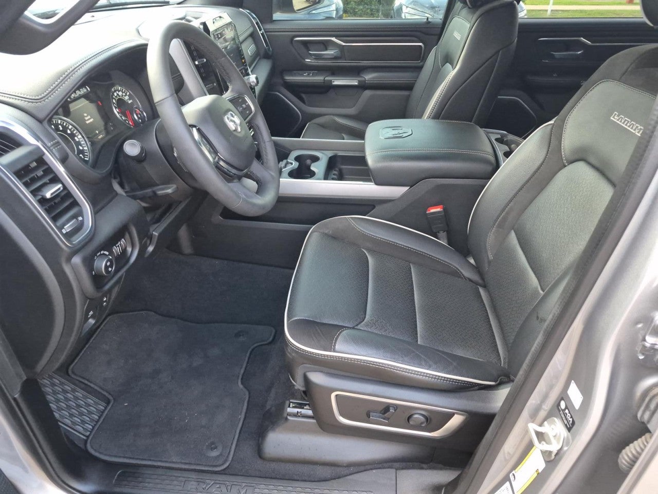 2025 RAM 1500 Laramie Crew Cab 4x4 5'7" Box