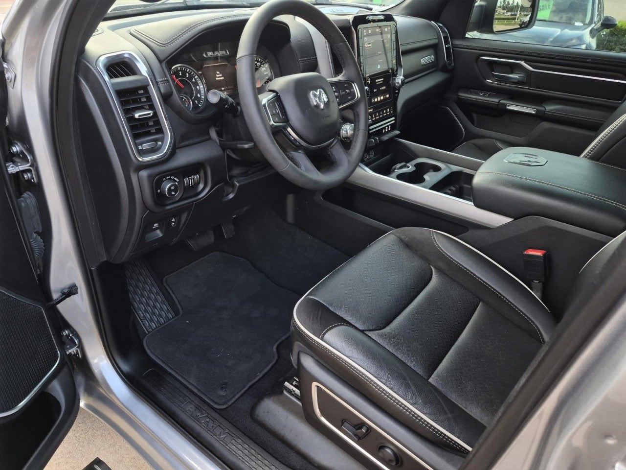 2025 RAM 1500 Laramie Crew Cab 4x4 5'7" Box
