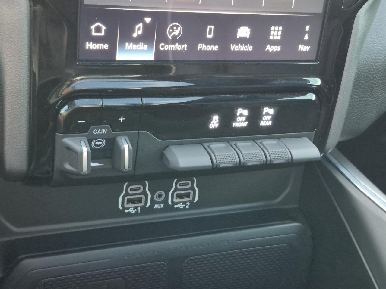 2025 RAM 1500 Laramie Crew Cab 4x4 5'7" Box