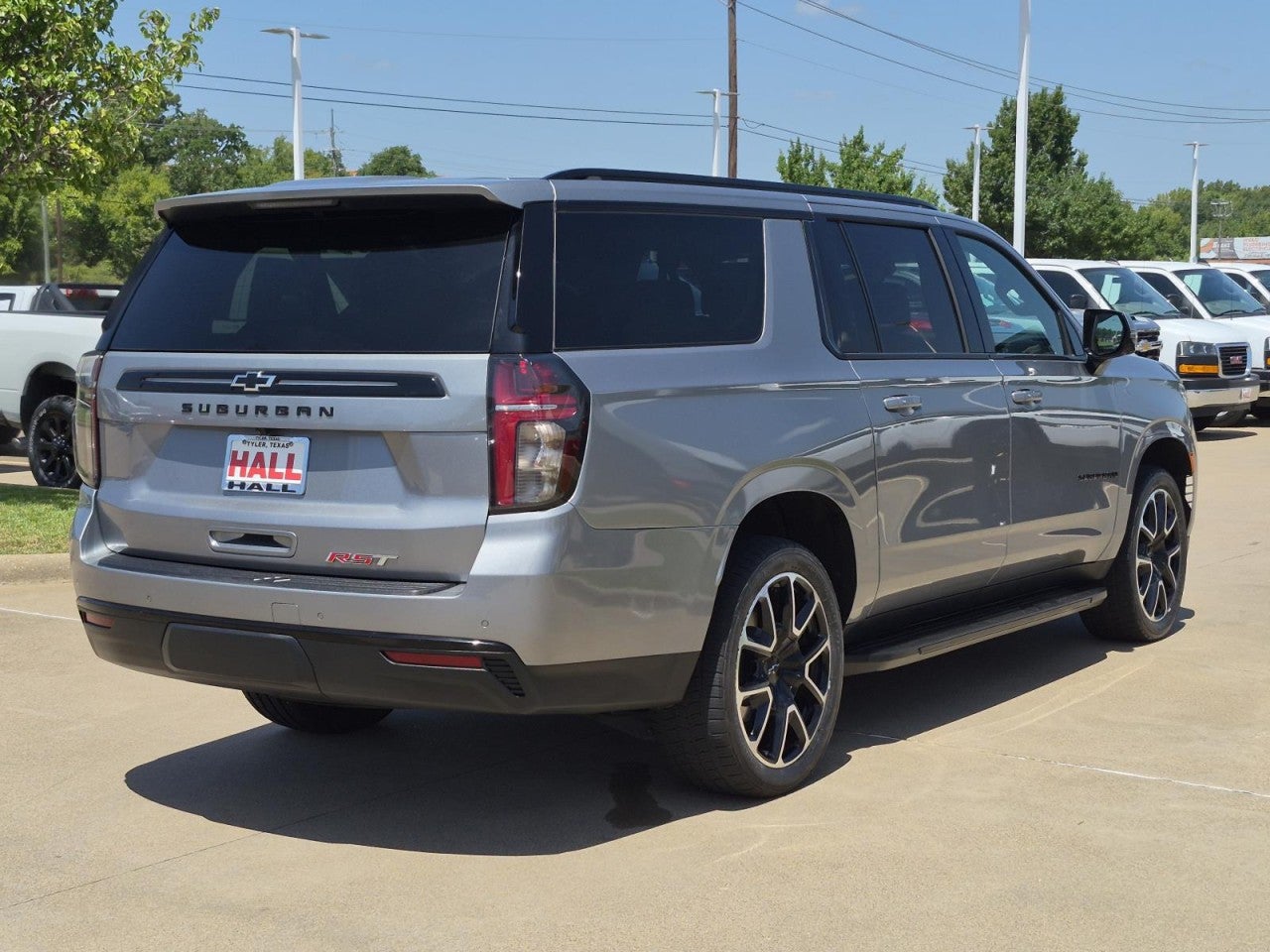 2023 Chevrolet Suburban RST