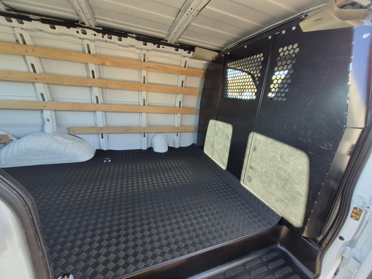 2024 GMC Savana Cargo 2500 Work Van