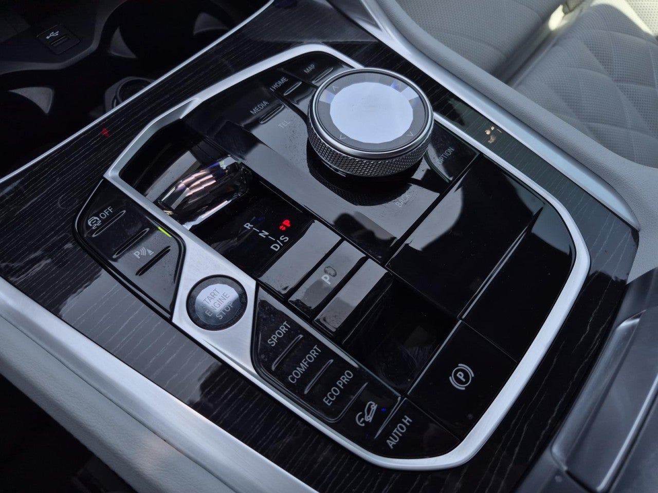 2024 BMW X6 xDrive40i