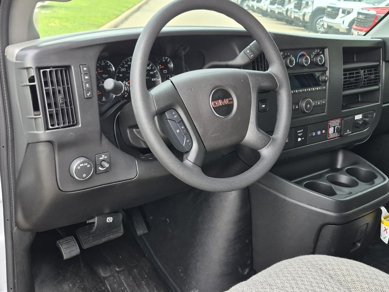 2026 GMC Savana Cutaway 3500 1WT