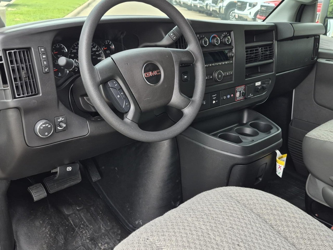 2026 GMC Savana Cutaway 3500 1WT