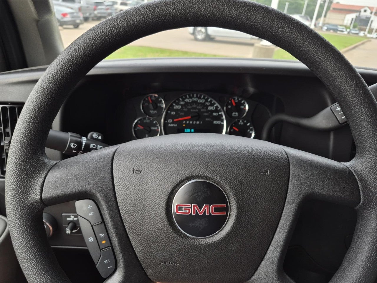 2026 GMC Savana Cutaway 3500 1WT