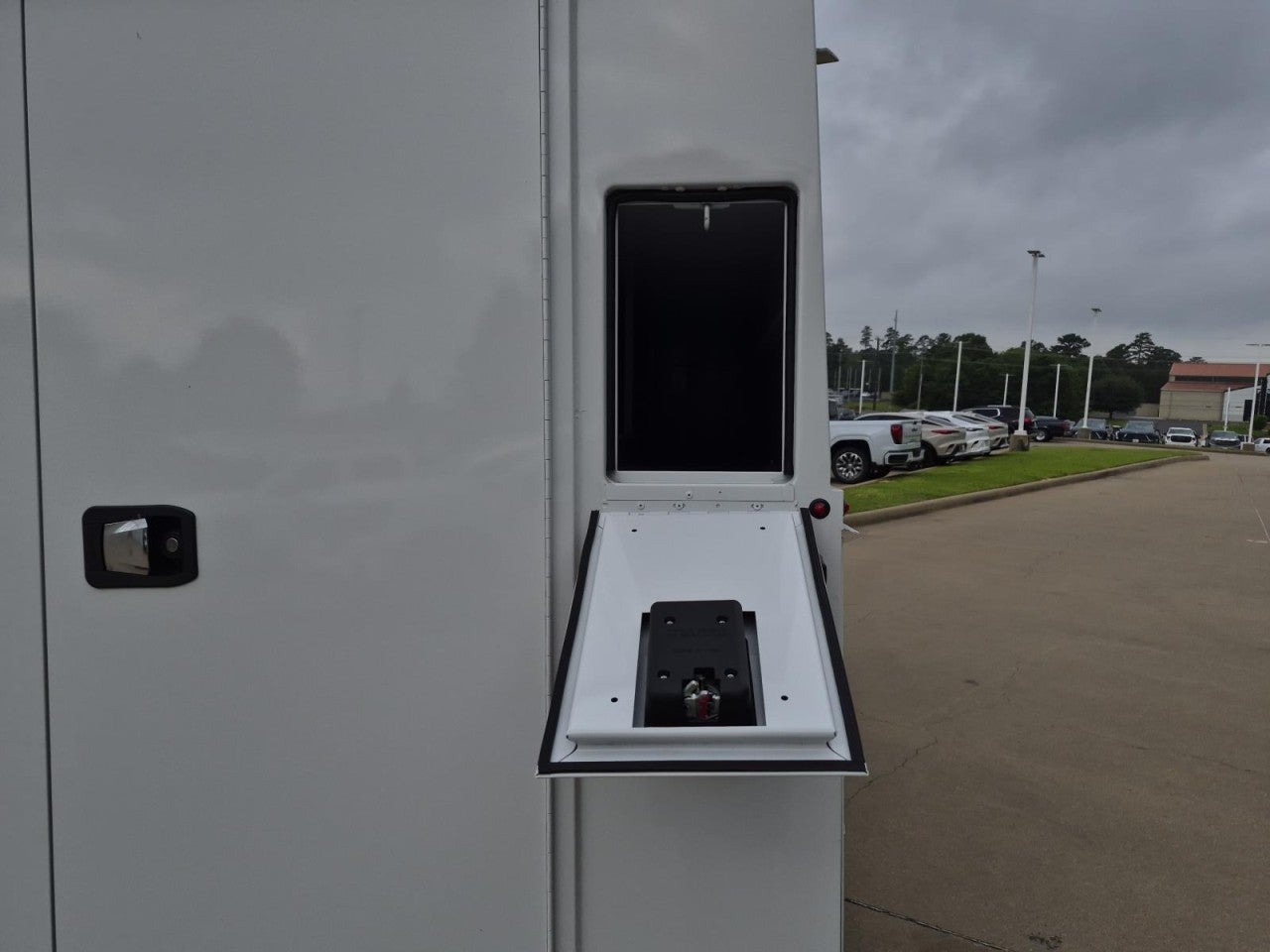 2026 GMC Savana Cutaway 3500 1WT