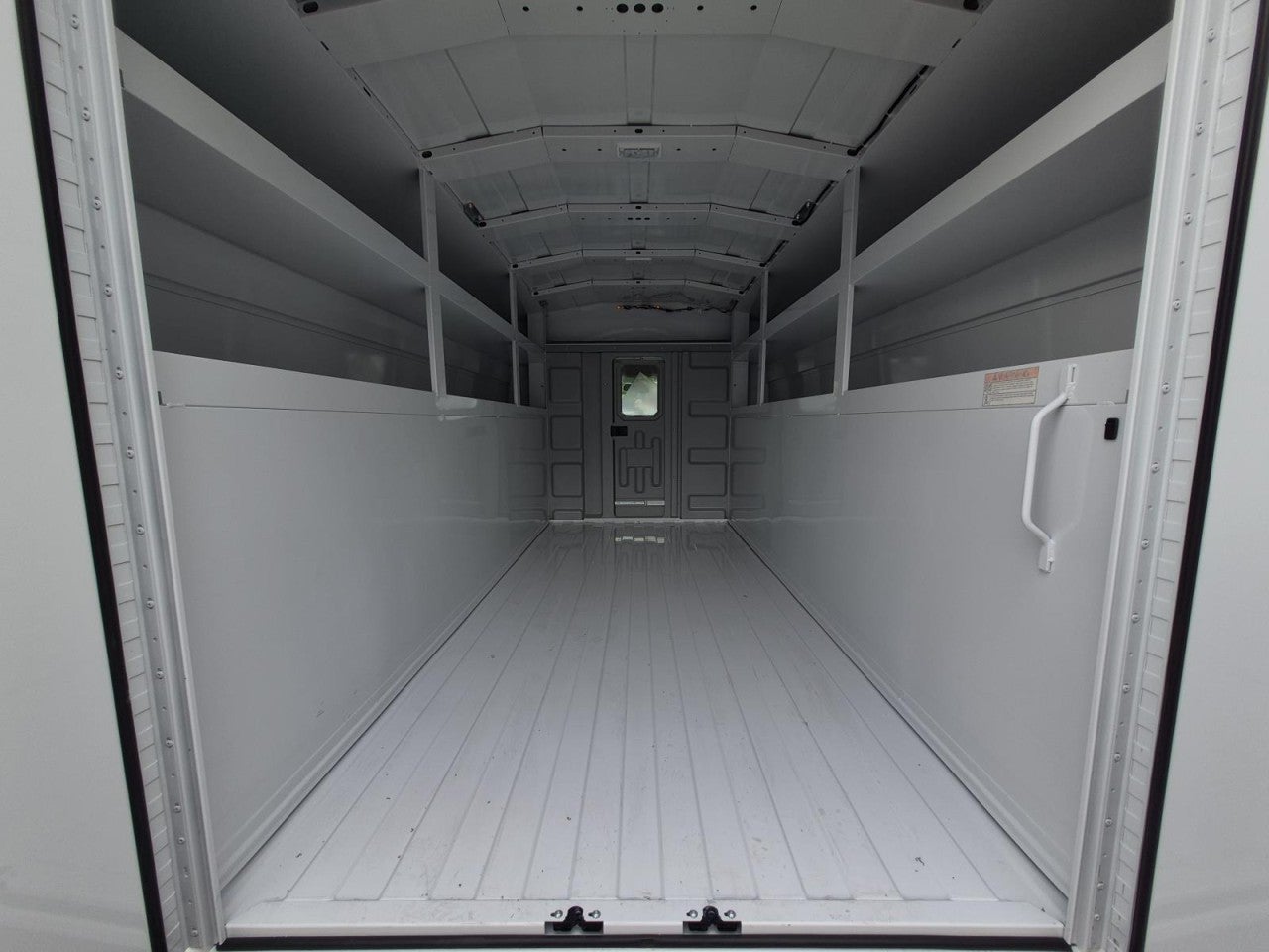 2026 GMC Savana Cutaway 3500 1WT