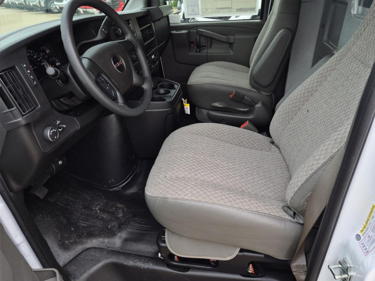 2026 GMC Savana Cutaway 3500 1WT