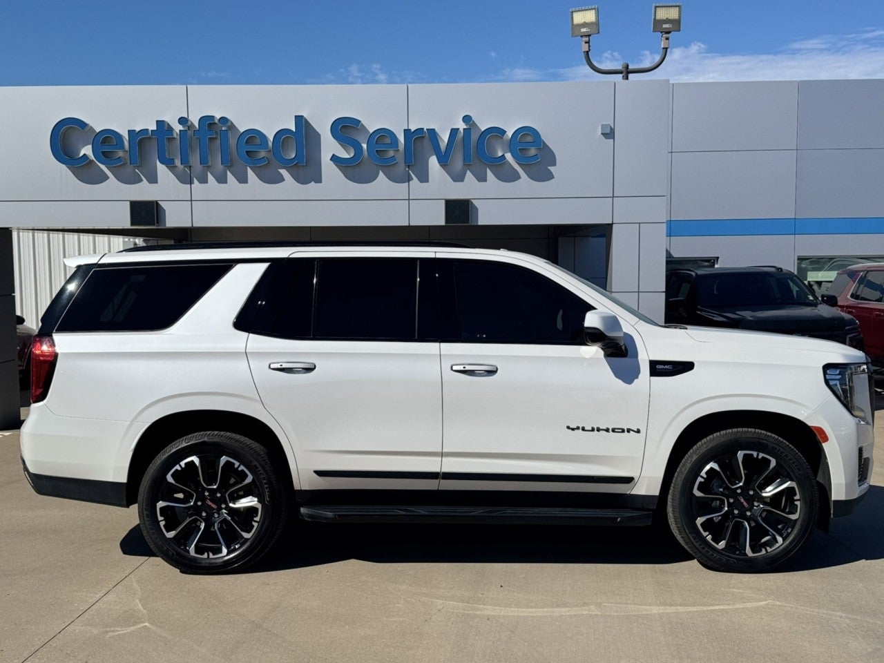 2023 GMC Yukon SLT