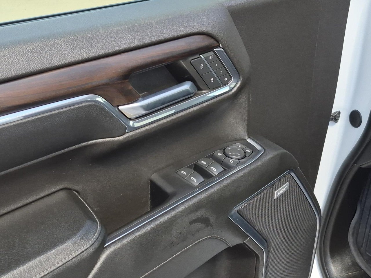 2024 GMC Sierra 1500 SLT - Photo 14