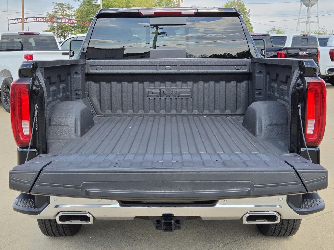 2026 GMC Sierra 1500 SLT - Photo 8